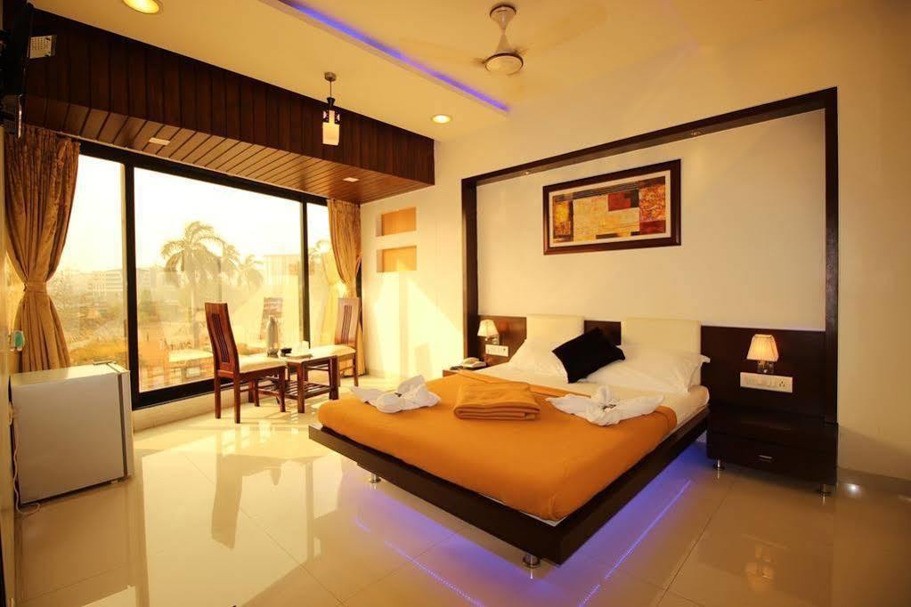 La Hotel Metro Near Bkc Bombaim Exterior foto