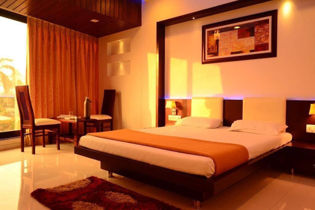 La Hotel Metro Near Bkc Bombaim Exterior foto