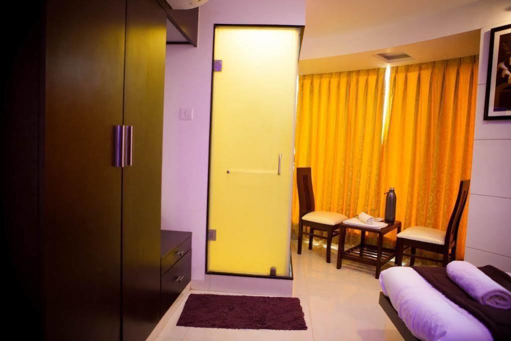 La Hotel Metro Near Bkc Bombaim Exterior foto